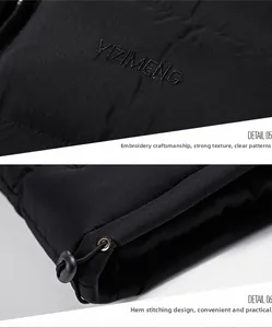 Dettaglio del logo ricamato e dell'orlo regolabile con coulisse sul gilet da uomo