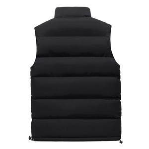 Gilet trapuntato nero da uomo con collo alto e orlo regolabile con coulisse