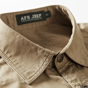 Men's khaki casual short sleeve shirt featuring a button-down collar and fine stitching