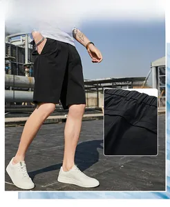 Détail du short décontracté noir pour homme avec taille élastique et passants de ceinture
