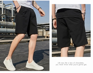 Détail du short décontracté noir pour homme en tissu respirant avec poches latérales
