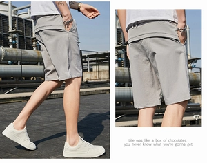 Détails du short décontracté gris extensible avec taille double couche et poches invisibles