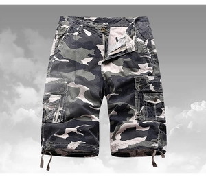 Détails du short cargo camouflage avec tissu en coton durable et grandes poches à rabat
