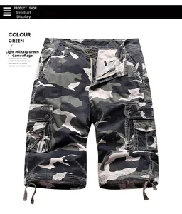 Vue détaillée du short cargo camouflage avec design multi-poches et motif camouflage vert