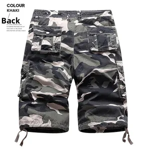 Vue arrière du short cargo camouflage kaki avec poches multiples et cordons aux jambes