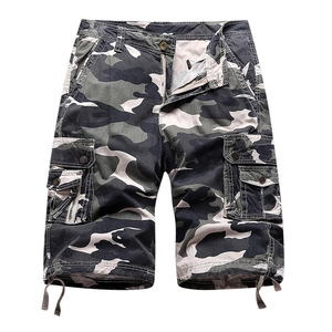 Short cargo camouflage pour homme avec système multi-poches et cordon de serrage