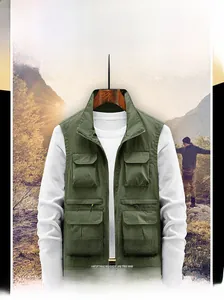 Détail du gilet utilitaire d'extérieur vert militaire avec poches multiples et fermeture éclair