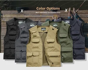 Dettaglio di gilet da pesca multitasche nei colori kaki, verde, blu, grigio e nero