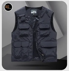 Dettaglio del gilet da pesca multitasche con fodera in rete traspirante in blu scuro