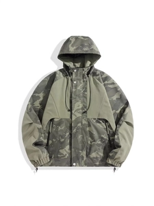 Men's camouflage outdoor hooded jacket in olive green with drawstring and zipper design