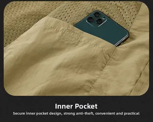 Dettaglio del gilet da pesca kaki con grande tasca interna in rete per contenere smartphone