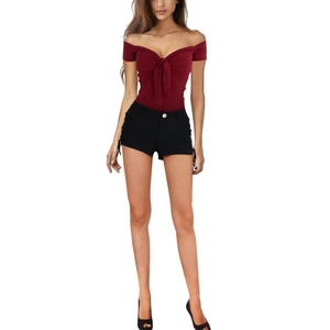Slim fit burgundy off-shoulder V-neck top with bow decoration and black denim shorts set