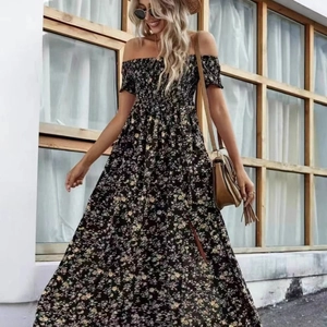 Bohemian maxi-jurk met blote schouders, bloemenprint en zijsplit voor de zomervakantie