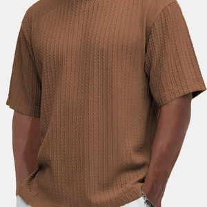 T-shirt marron pour homme à col rond avec texture tricotée ondulée haut de gamme