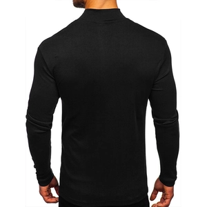 Vista posteriore di una maglia termica nera a lupetto con trama in maglia di alta qualità