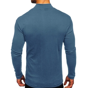 Vista posteriore della maglia termica slim fit da uomo con collo alto in blu-grigio