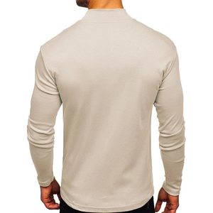 Vista posteriore di una maglia termica a lupetto beige da uomo con taglio aderente