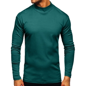 Dettaglio ravvicinato della maglia da uomo a maniche lunghe con collo a lupetto verde petrolio