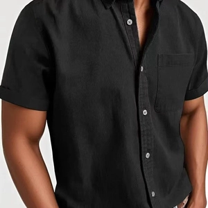 Camicia nera da uomo a maniche corte con colletto a rever e tasca singola sul petto