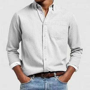 Camicia casual da uomo grigio chiaro a maniche lunghe con taschino e tessuto testurizzato