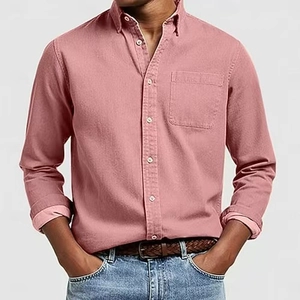 Camicia oxford classica da uomo in rosa antico con maniche lunghe, taschino e bottoni bianchi