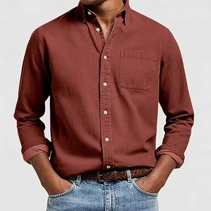 Camicia da uomo a maniche lunghe rosso ruggine con taschino in misto cotone e lino testurizzato