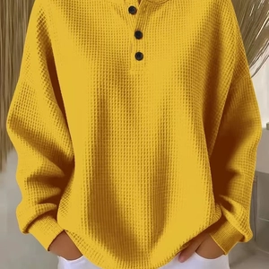 Top henley da donna giallo in maglia a nido d'ape con bottoni e maniche lunghe, vestibilità ampia
