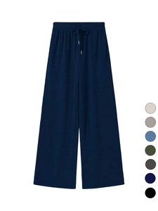 Vue détaillée de la texture côtelée et taille élastique à cordon du pantalon large