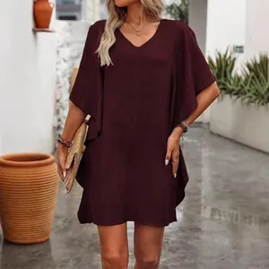 Robe courte bordeaux à col en V et manches volantées en tissu respirant coton et lin