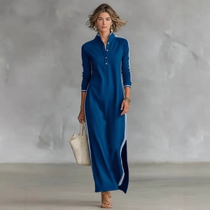 Robe longue bleu marine à manches longues avec passepoil blanc et boutons polo