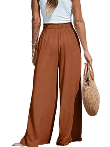 Vista posteriore pantaloni larghi in cotone lino marrone con comoda vita alta elastica