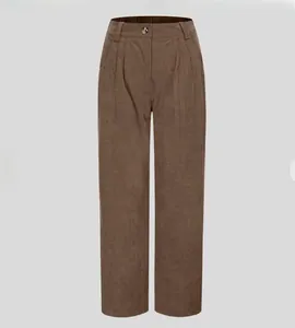 Detail van de corduroy broek met hoge taille, plooien, steekzak en knoopsluiting