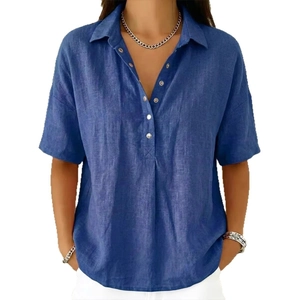 Chemise ample bleue en coton et lin pour femme avec col en V et boutons argentés