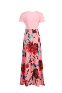 Détails de l'élégante robe style deux pièces avec jupe à fleurs et corsage rose
