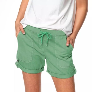 Pantaloncini casual verdi da donna con coulisse e grandi tasche per l'estate