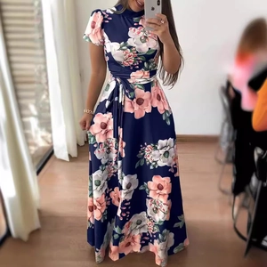 Elegantes dunkelblaues Maxikleid mit großen rosa Blumendrucken und hoher Taille Design