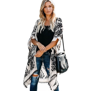 Cardigan kimono pour femme imprimé noir et blanc avec pompons et manches mi-longues