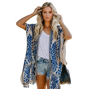Cardigan kimono d'été bohème avec motifs ethniques bleus et détails de pompons en bas