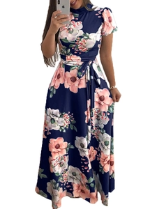 Dunkelblaues Maxi-Blumenkleid mit kurzen Ärmeln und Bindegürtel für den Sommerlook
