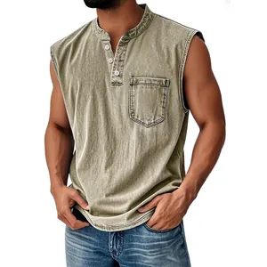 Camicia da uomo smanicata vintage in verde oliva lavato con colletto a bottoni e tasca