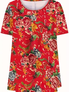 Vista detallada de la camiseta roja con estampado floral de fénix y peonía en la tela
