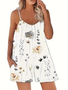 Detailansicht eines sommerlichen weißen Blumen-Einteilers mit Taschen und Spaghettiträgern