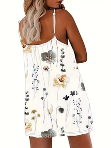 Detail eines weißen Overalls mit Blumenprint, Spaghetti-Trägern und Rückenansicht