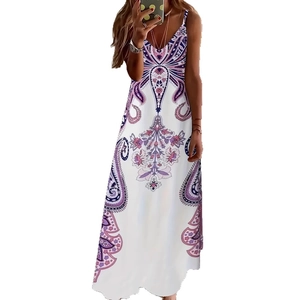 Böhmisches Maxikleid mit Blumenmuster, V-Ausschnitt und schmalen Trägern für Damen