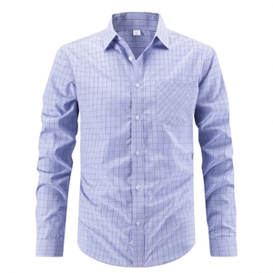 Camicia da uomo a quadri blu e viola con maniche lunghe e taschino frontale classico