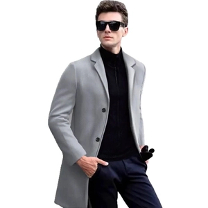 Manteau mi-long homme en laine gris clair avec col à revers classique et boutons élégants