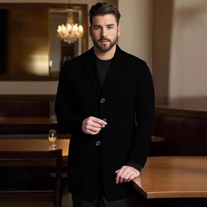 Manteau classique noir en laine pour hommes, coupe ajustée avec fermeture à trois boutons