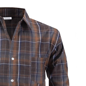 Camicia da uomo a quadri marroni a manica lunga con tasca sul petto e bottoni bianchi