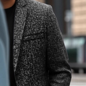 Men's lightweight business casual blazer with grey tweed fabric and notch lapels