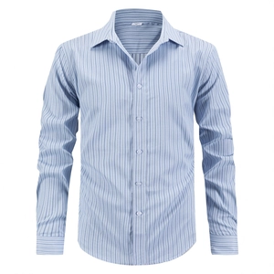 Chemise business rayée bleu clair pour homme avec manches longues et col boutonné